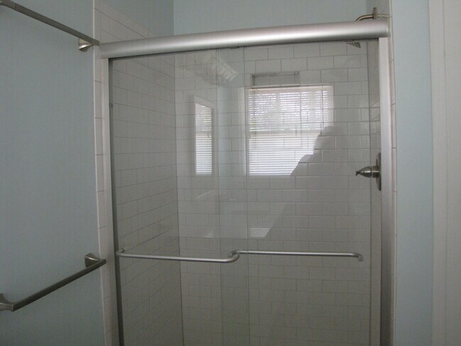 Building Photo - 513 Chivalry Dr