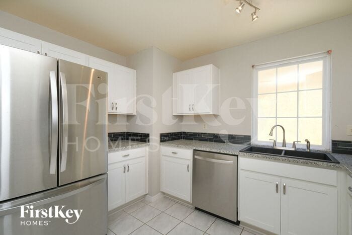 Building Photo - 8604 Knob Hill Ct