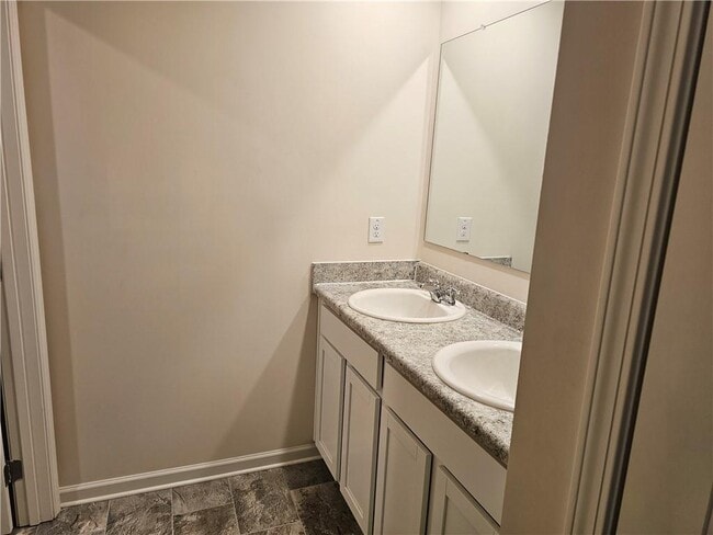 Building Photo - 490 Walnut Grv Wy