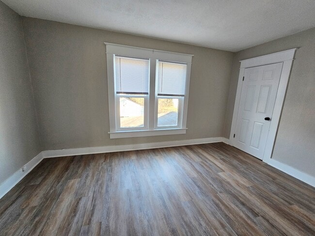 Building Photo - 930 3rd St