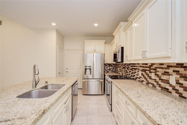 Building Photo - 10572 Twin Oak Dr
