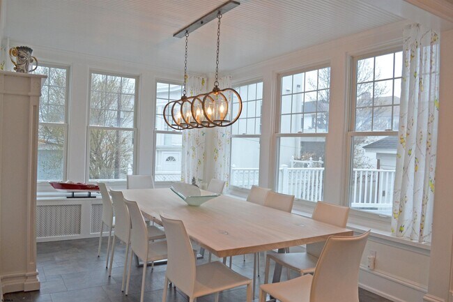 Building Photo - 16 S Somerset Ave