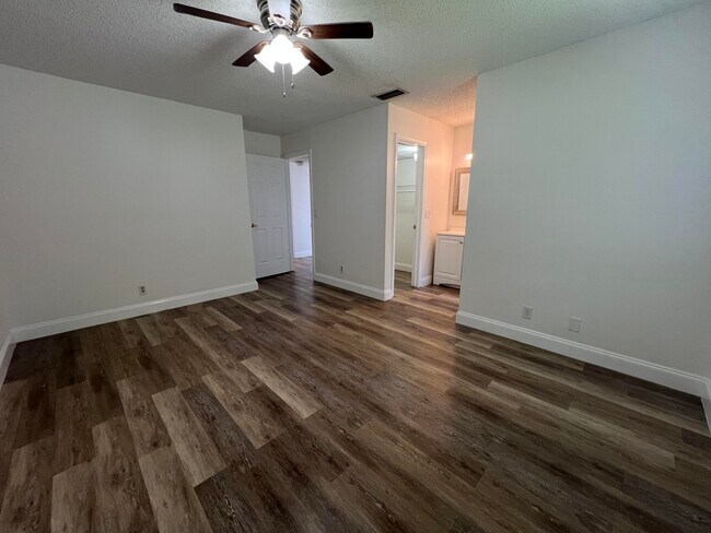 Building Photo - 4175 Oak Terrace Dr