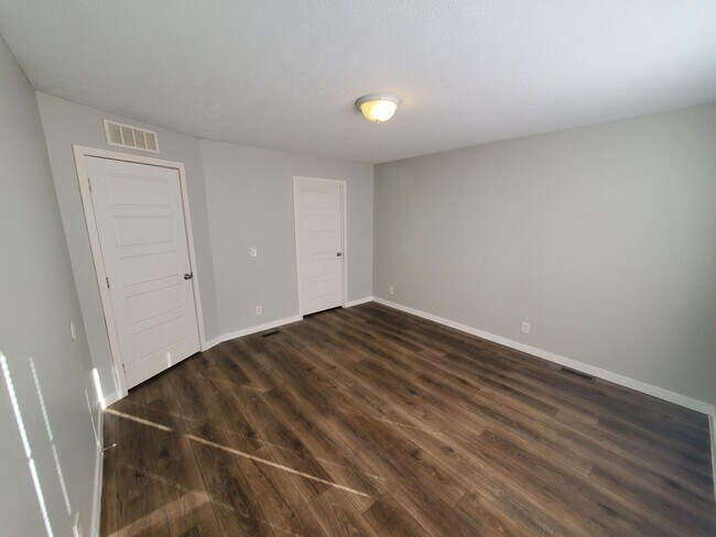 Building Photo - 19 Hummingbird Dr