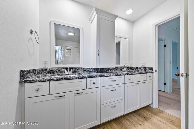 Building Photo - 7810 S Tropical Trail