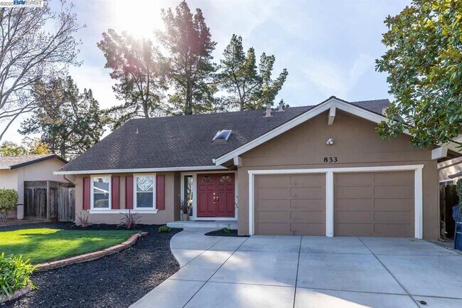 Primary Photo - 833 Catalina Dr