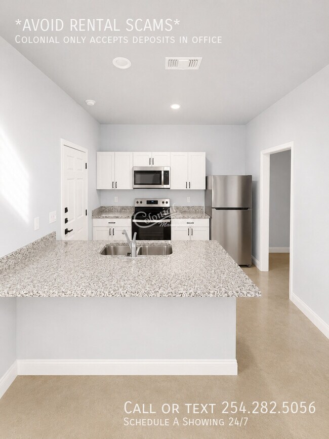 Building Photo - 901 Mimosa St