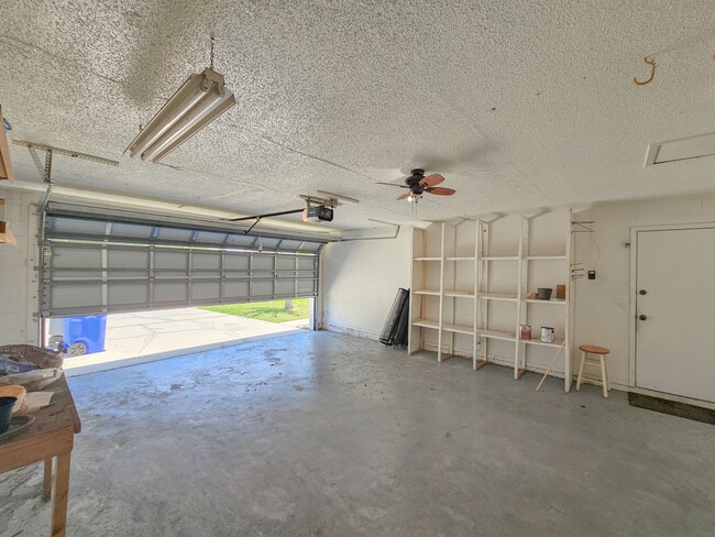 Building Photo - 608 Tangerine Ave
