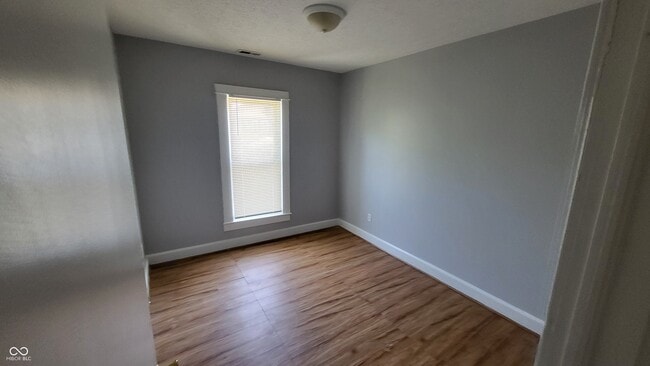 Building Photo - 2310 N Kenwood Ave