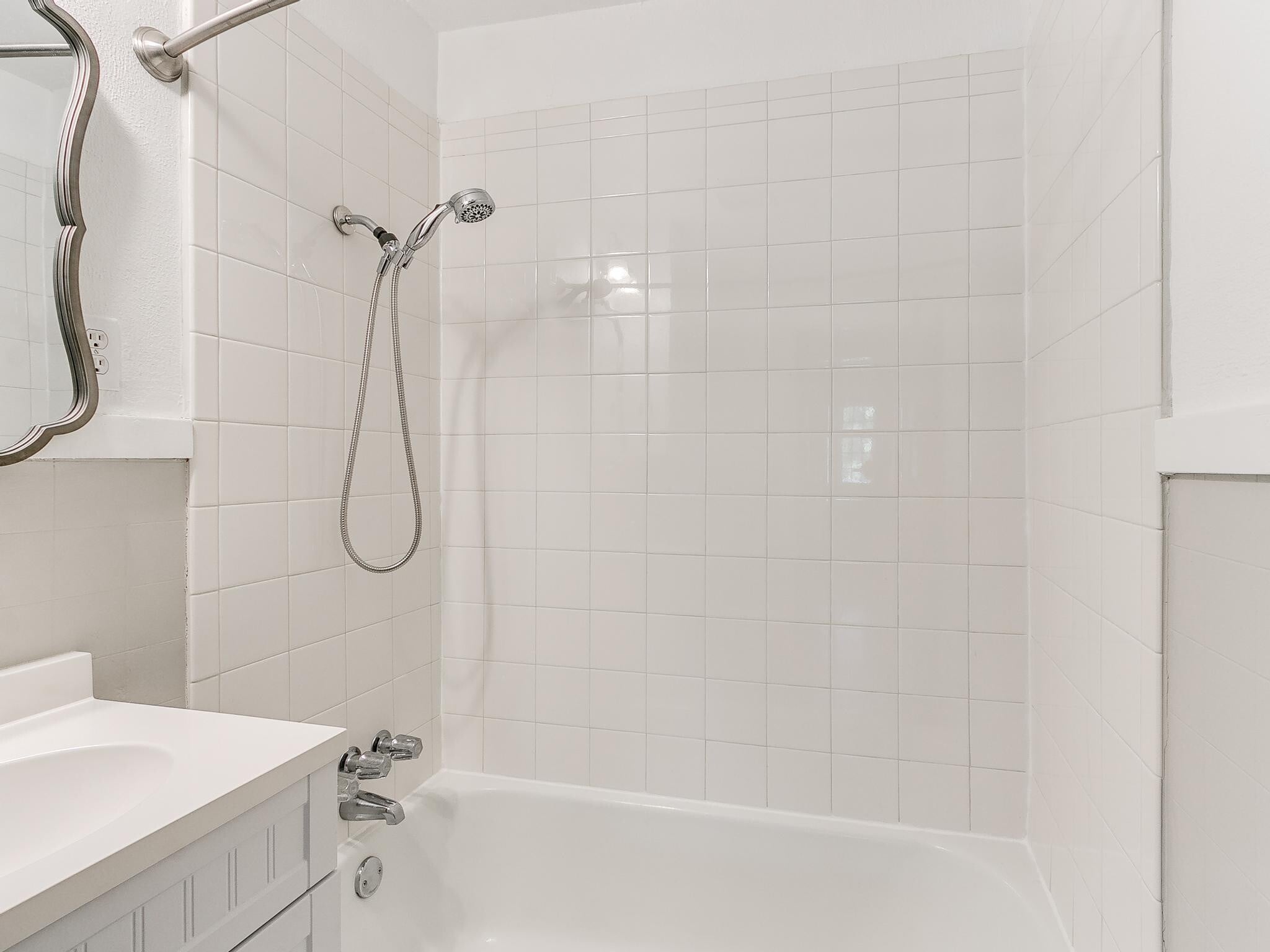 Building Photo - 703 Dakota St