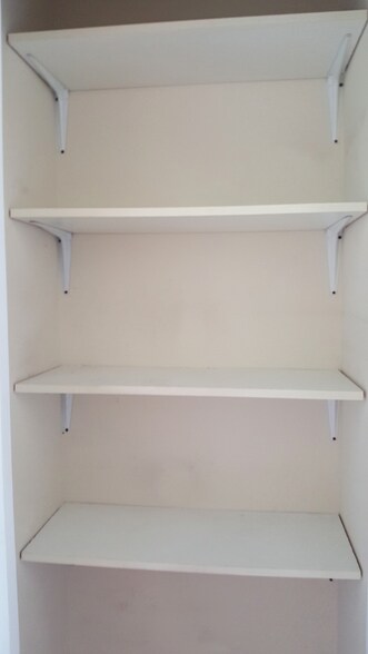 Building Photo - 611 Windcrest Dr