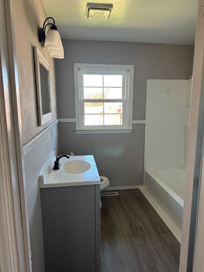 Building Photo - Updated Home with Parking in Radford
