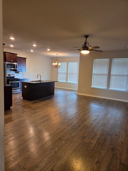 Building Photo - 39356 Legacy Lake Dr