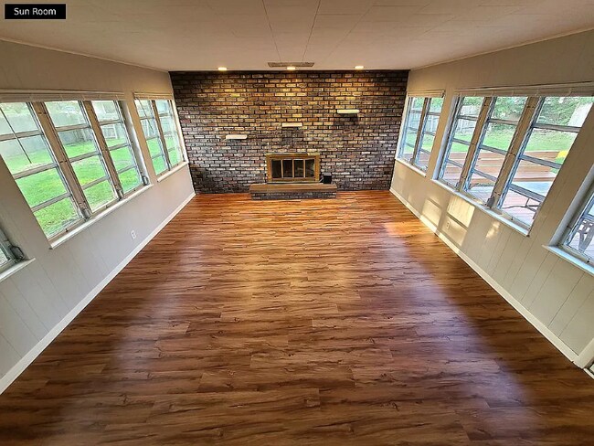 Building Photo - 11 Jan Ave