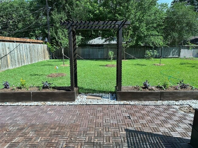 Building Photo - 6026 Clarewood Dr