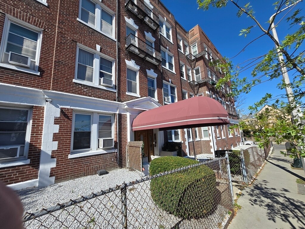 Building Photo - 56 Park Vale Ave