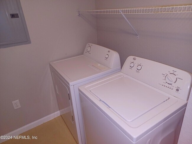 Building Photo - 10075 Gate Pkwy N