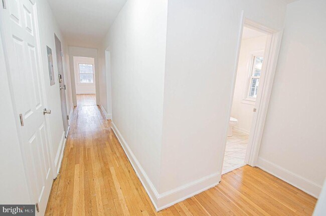 Building Photo - 308 N Division St