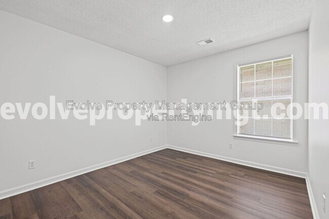 Building Photo - 330 Bendigo Dr