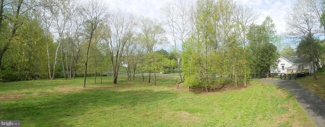 Building Photo - 35600 Sassafras Dr