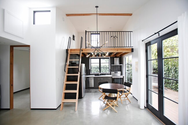 Building Photo - 6345 Babcock Ave