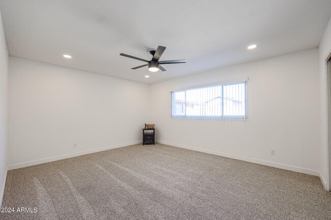 Building Photo - 3332 W Crocus Dr