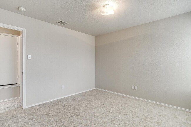 Building Photo - Ready for New Tenants- Large 3 bed, 2.5 bath in West Fort Worth- 76108