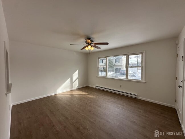 Building Photo - 67 Maple Ave