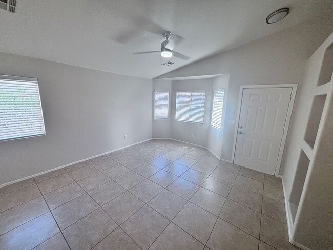 Building Photo - GREAT SINGLE STORY WITH 3 BEDS & 2 BATHS IN GATED COMMUNITY!