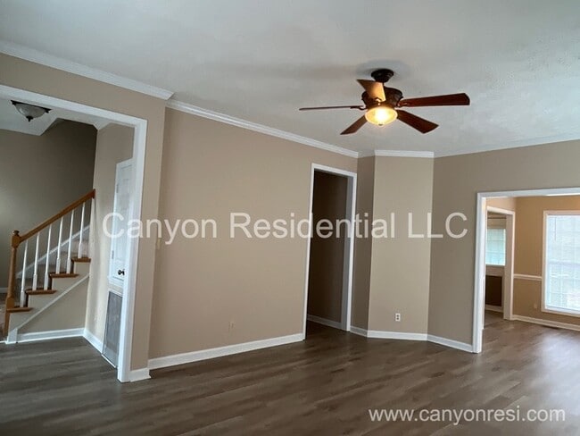 Building Photo - 825 Connaly Dr