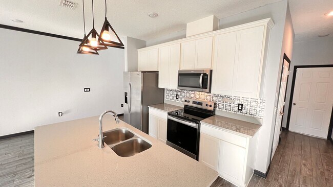 Building Photo - Beautiful, Resort-Style Living with this 3...