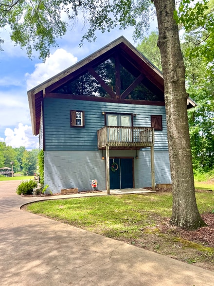 Building Photo - 570 Humphries Cove Rd