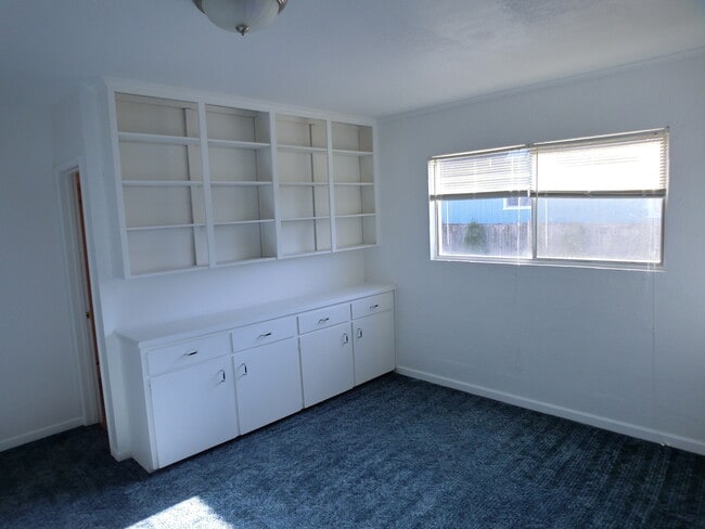 Building Photo - Lovely Home Close to Park