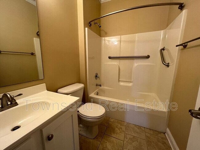 Building Photo - 7049 Pitcairn Dr