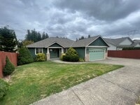 Building Photo - 3 Bedroom home in Albany!