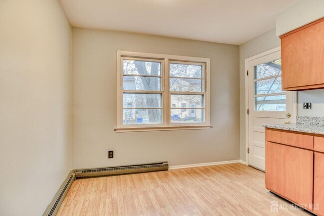 Building Photo - 345 Lincoln Blvd