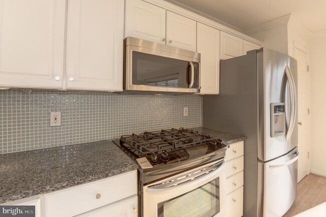 Building Photo - 1984 Crescent Park Dr