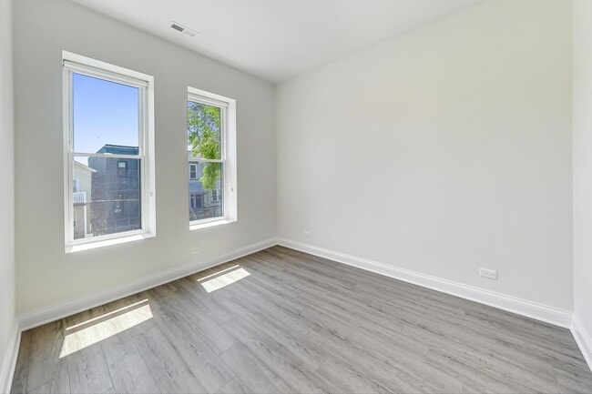 Building Photo - 2312 W Ohio St