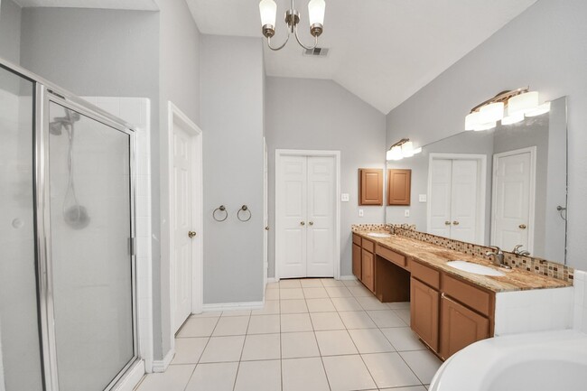Building Photo - 922 Bayhill Dr