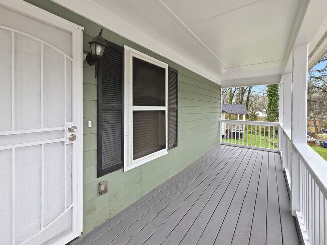 Building Photo - Fantastic 4 bedroom 2 bath home - Housing Vouchers Accepted