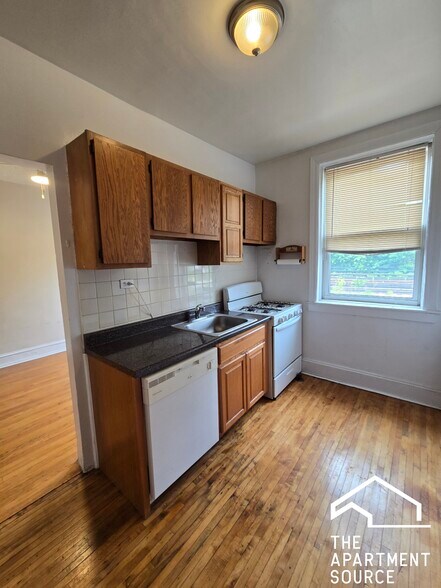 Building Photo - 1370.5 W Estes Ave