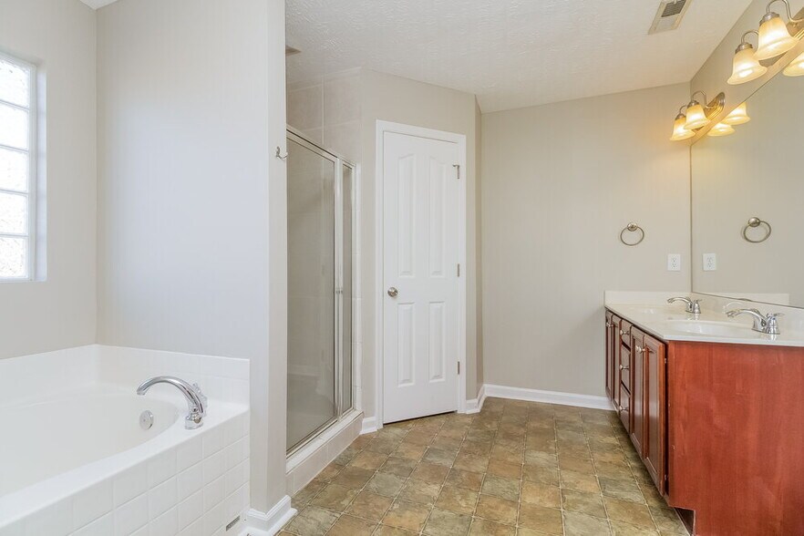 Building Photo - 3460 Hamberton Cir