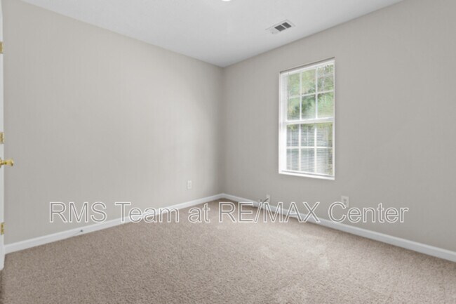 Building Photo - 2284 Oakland Spring Dr