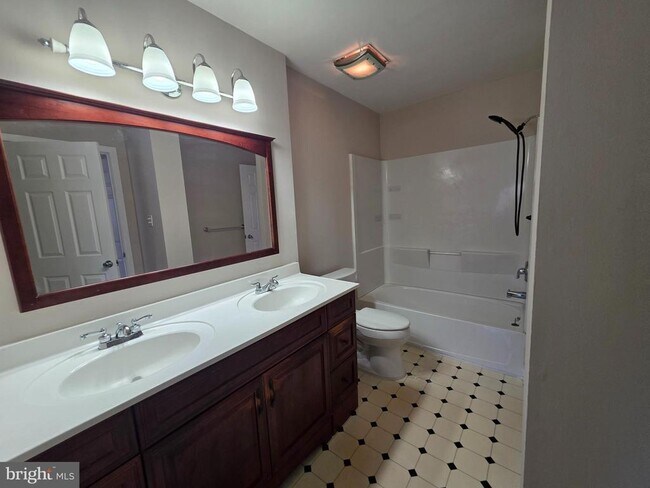 Building Photo - 2529 Cottonwood Ct