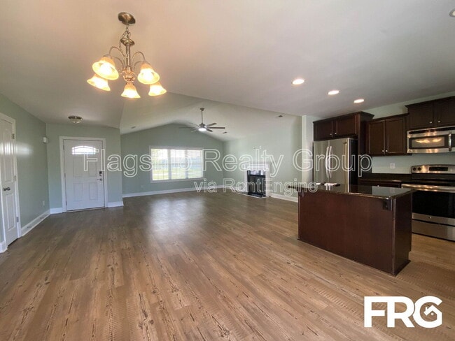 Building Photo - 203 Carew Dr