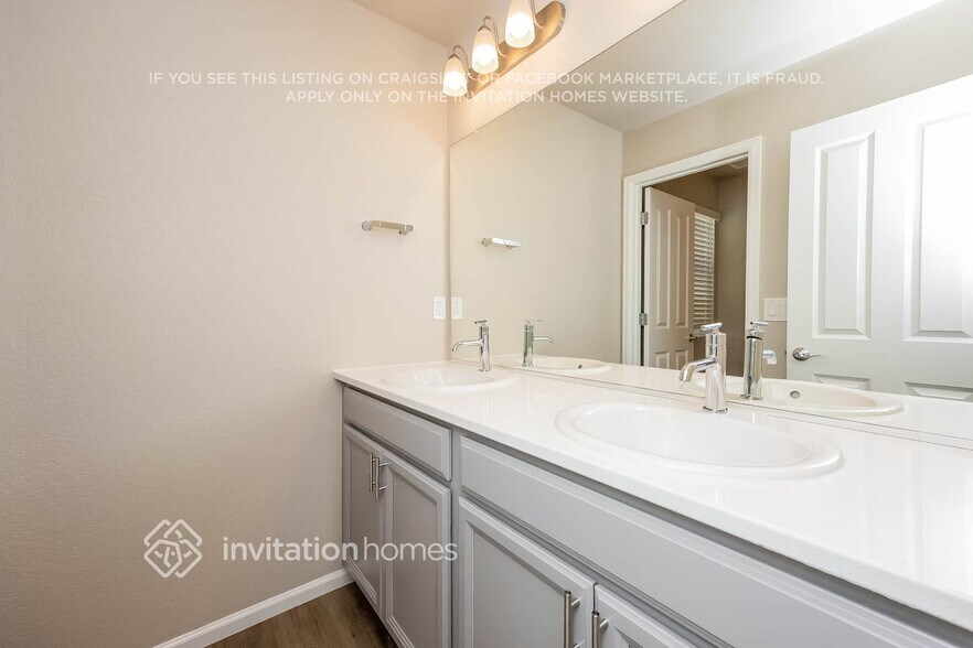 Building Photo - 11137 House Finch Ln
