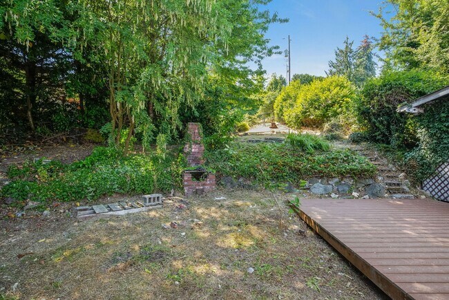 Building Photo - Charming 1 BD 1 BA cottage nestled on a be...