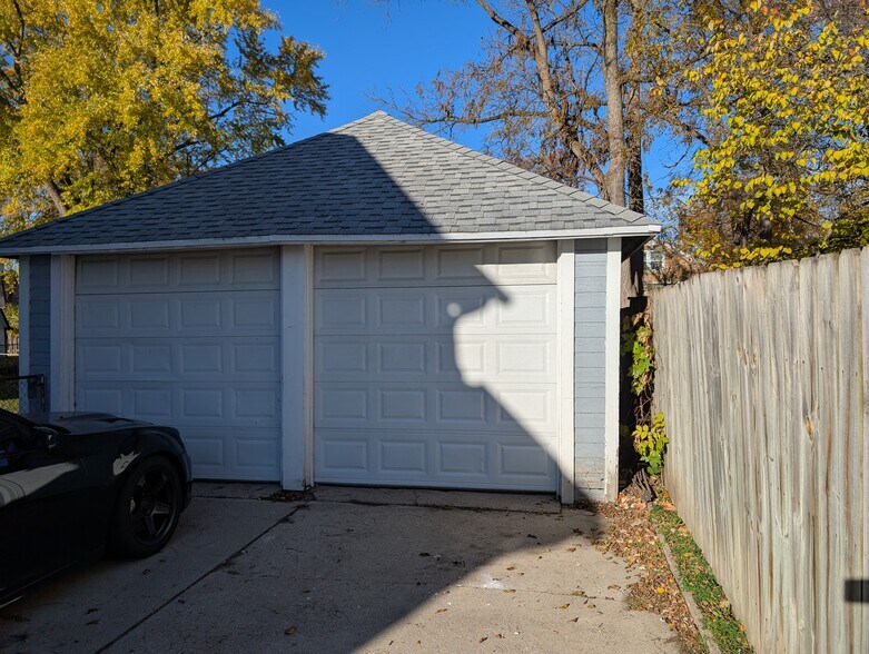 Building Photo - 119 Gray St