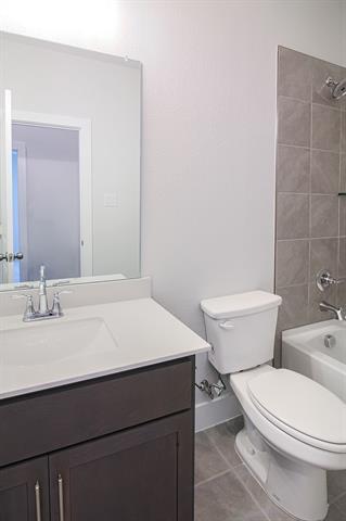 Building Photo - 917 Hawthorn Ln