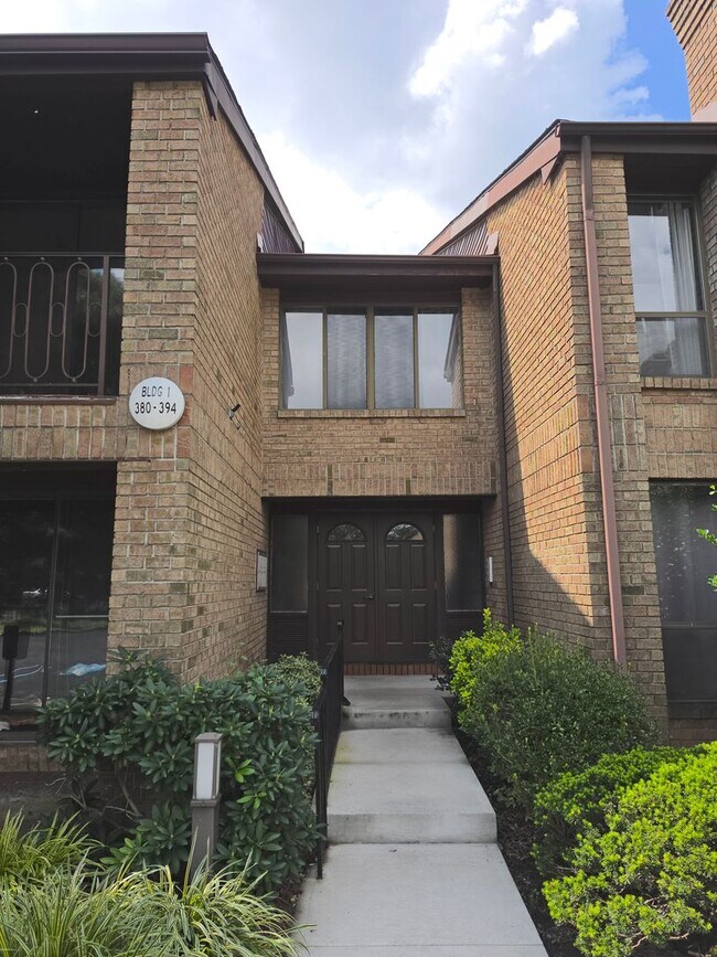 Building Photo - 384 Willowbrook Dr